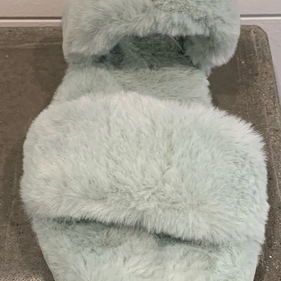 𝅺koolaburra BY‎ UGG NEW WOMEN’S FUZZ-ON SLIDE SANDALS SLIPPERS PALE AQUA - Picture 8 of 8
